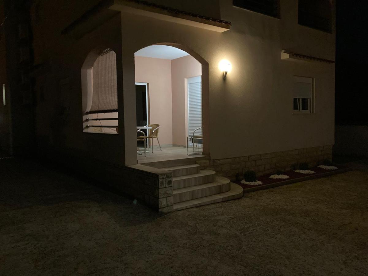 Apartman Turanj Exterior photo